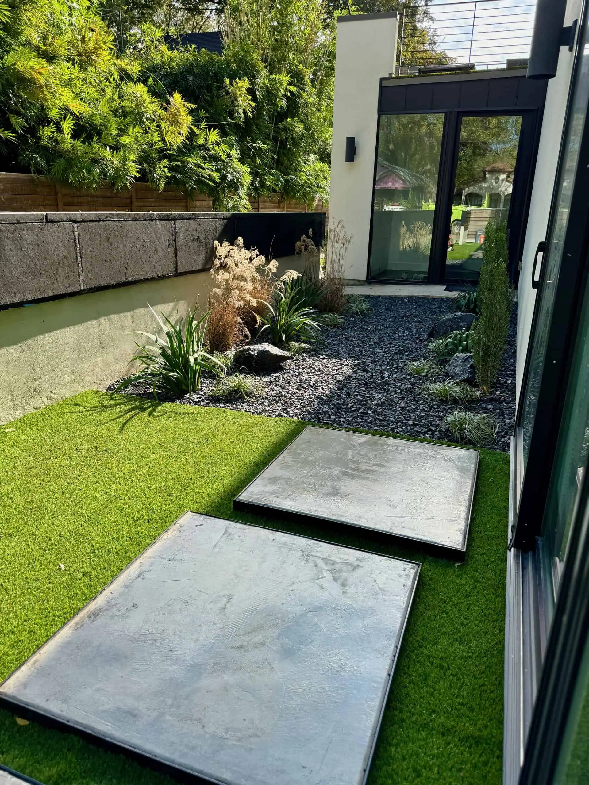 Side passage with pavers, planting bed, cantera wall and whale tongue agave — Austin TX